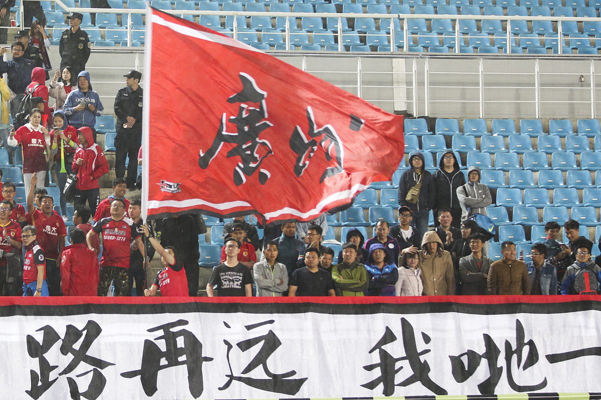 包含北京队在激战中取得胜利，士气高昂的词条
