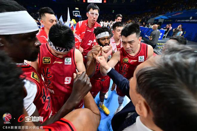 新疆男篮顽强作战，时隔多年再次杀入总决赛的简单介绍