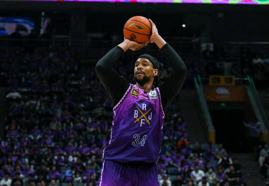 欧预赛劲敌争锋激烈战役胜负悬念