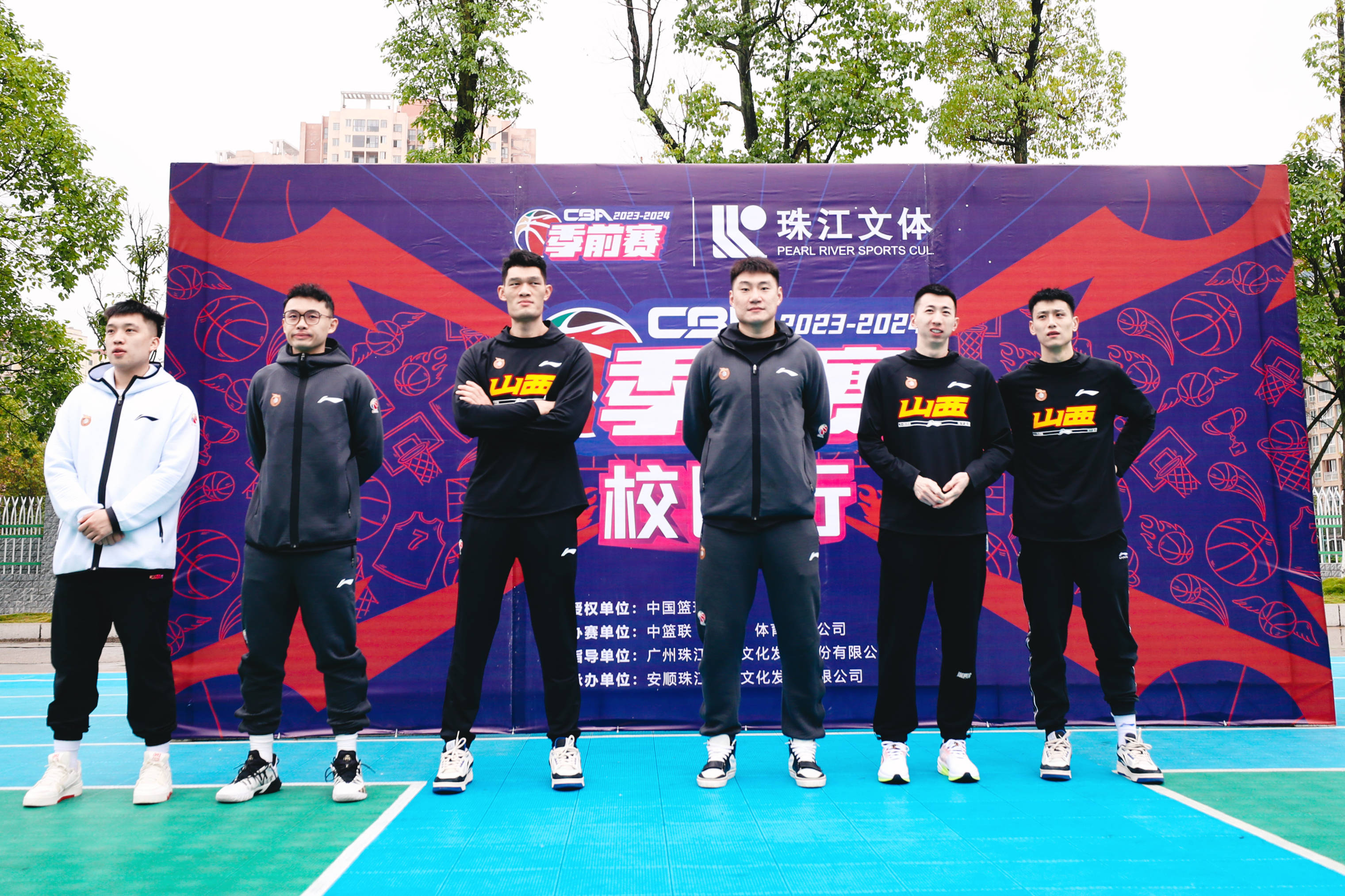 CBA球员集体训练备战，信心满满迎接挑战的简单介绍