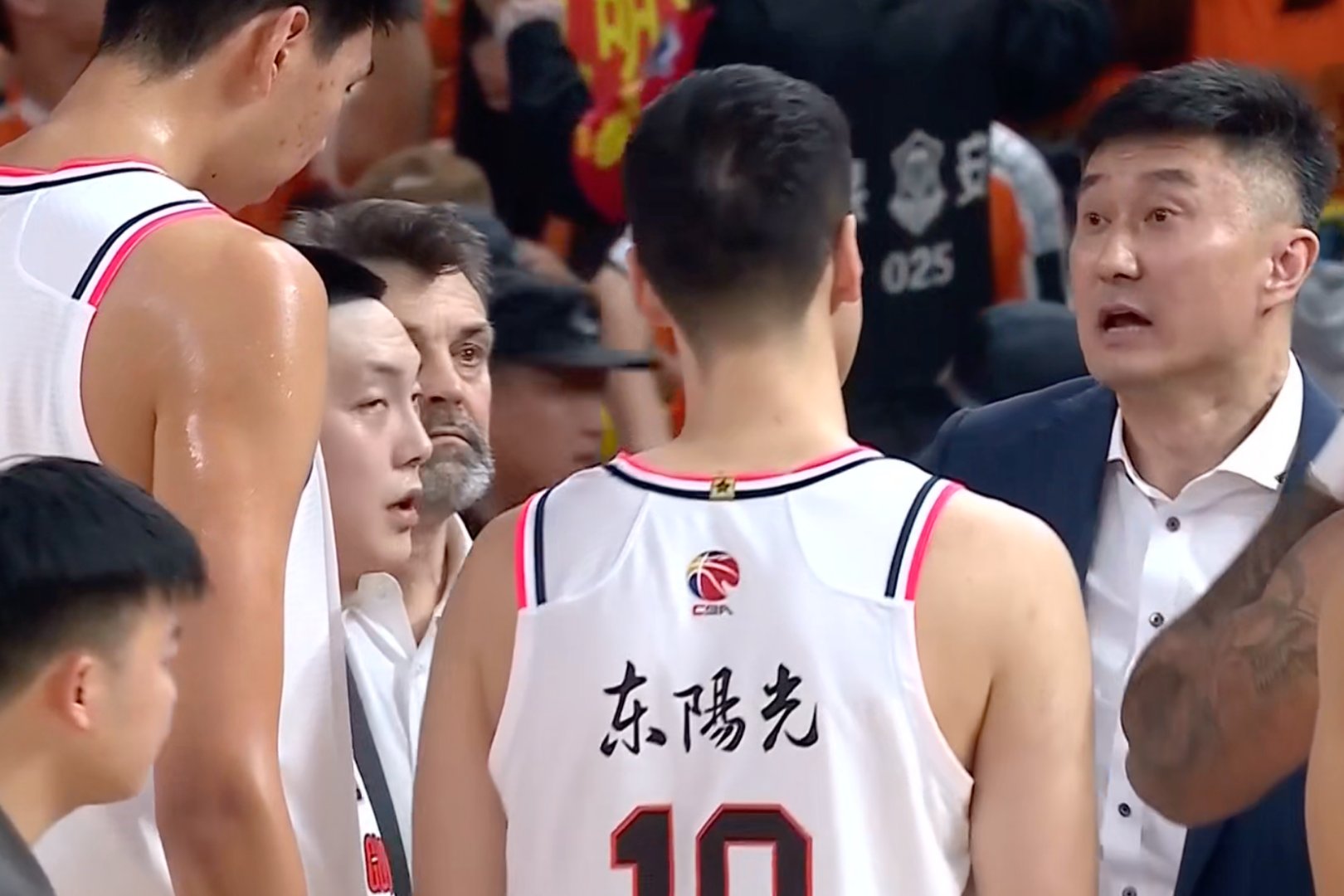 包含湖南男队全队火力全开，轻松险胜广东男队的词条