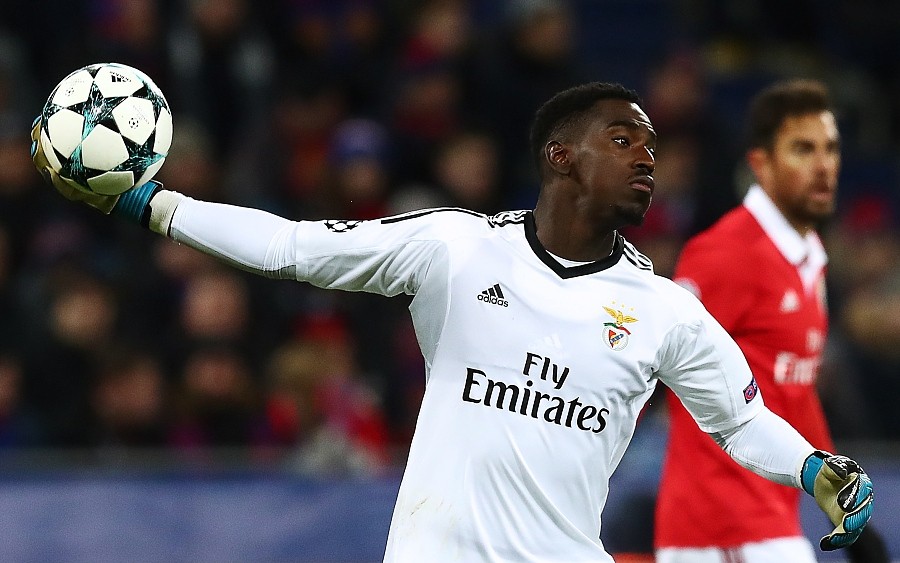 沃特福德门将表现出色，协助球队保持不败战绩