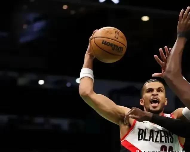 掘金击败拓荒者取得系列赛领先 掘金击败拓荒者取得系列赛领先