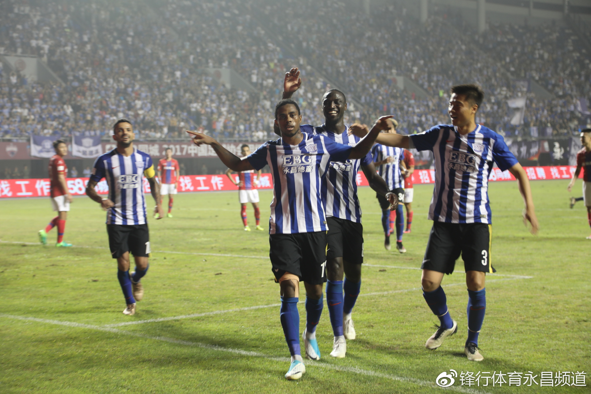 斯图加特一炮仗赢得胜利，庆祝胜利的时刻