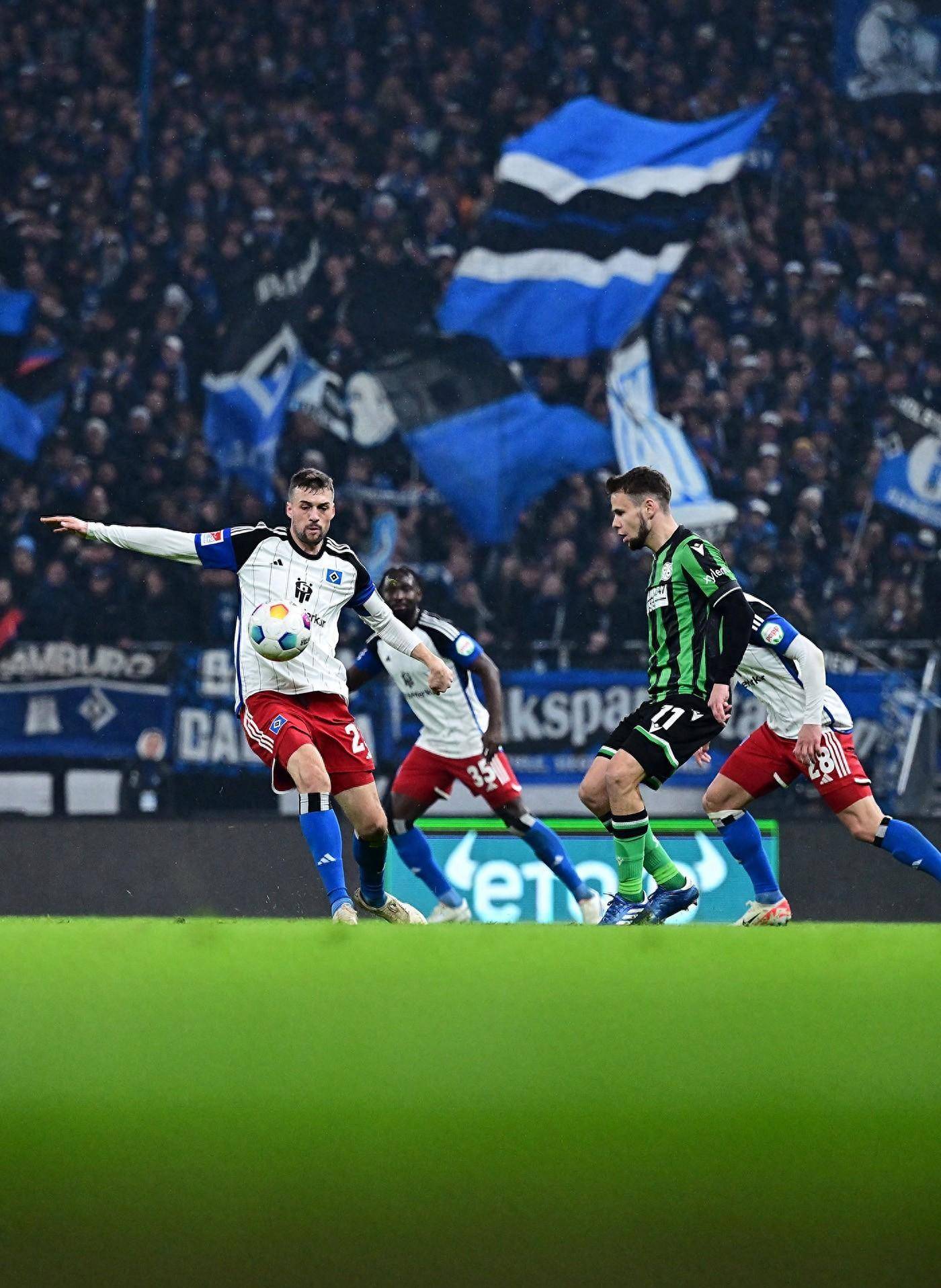 汉诺威96球队赛季目标：冲击联赛前四的简单介绍