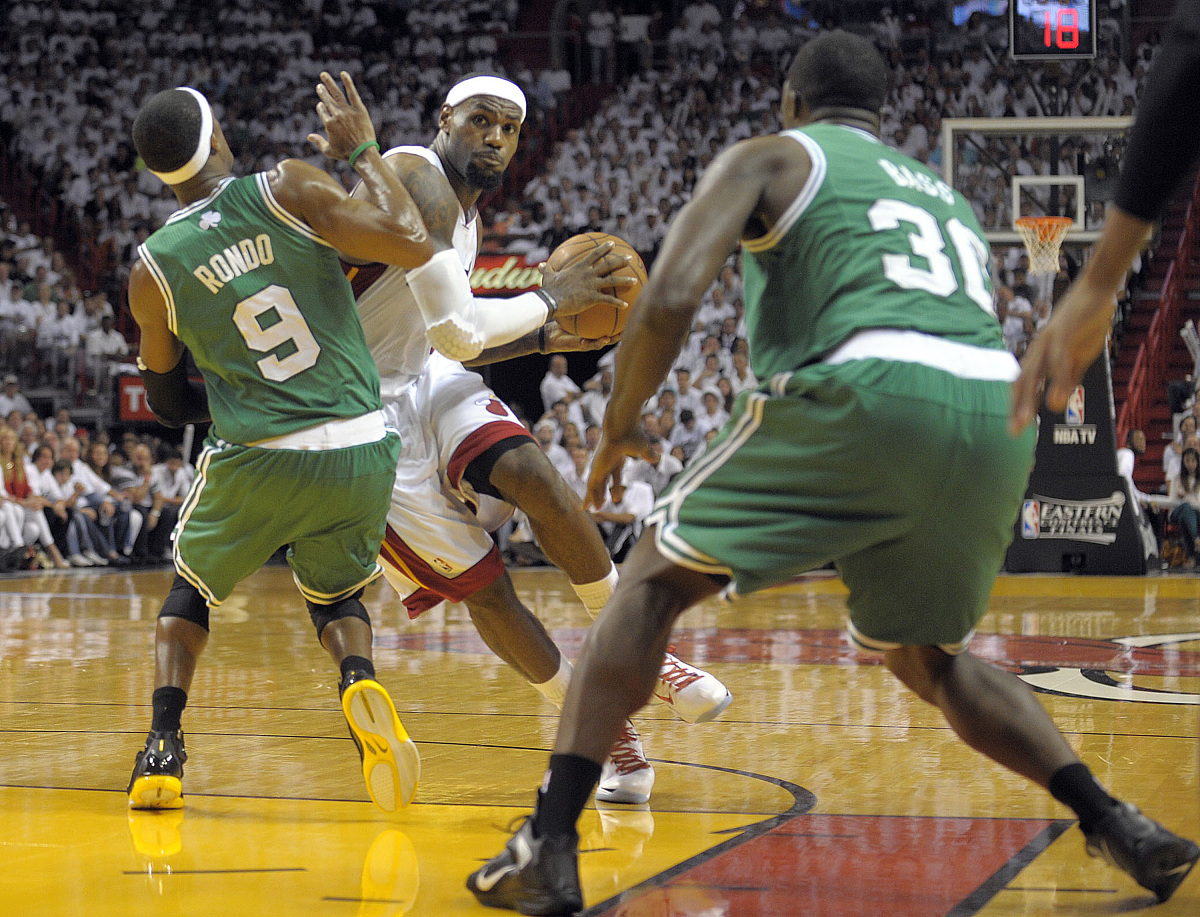 凯尔特人胜独行侠，完美发挥轻松取胜