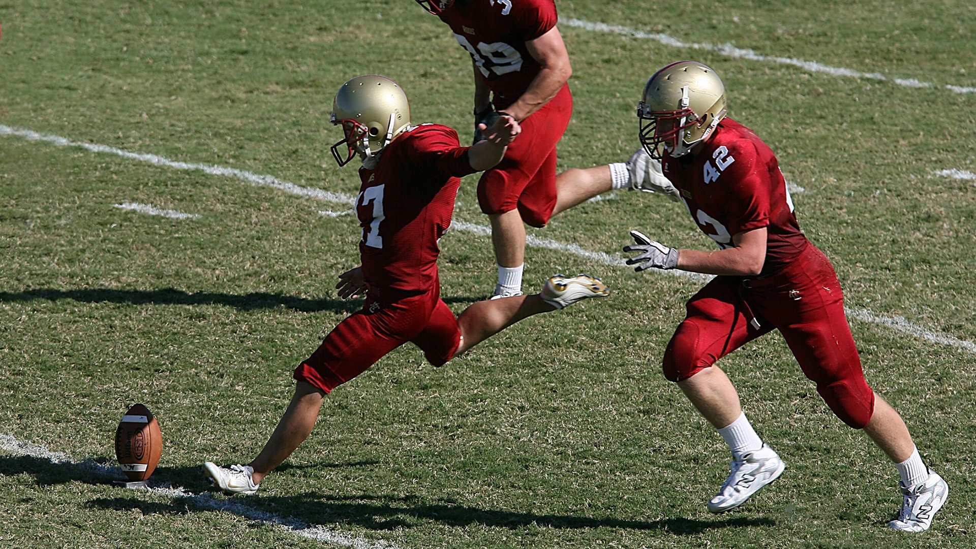 当狂鲨遇见沙漠雄鹰，一场跨越逻辑的足球狂想