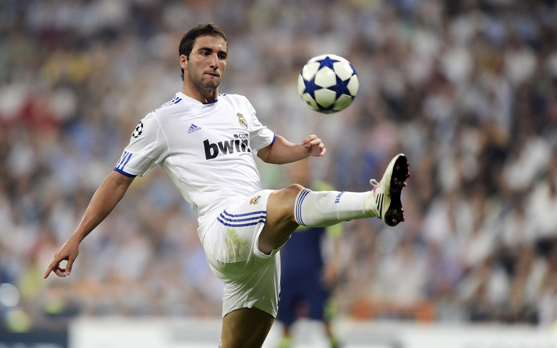 草莽气质与贵族心脏,阿圭罗证明,真正的巨星在绝境中诞生