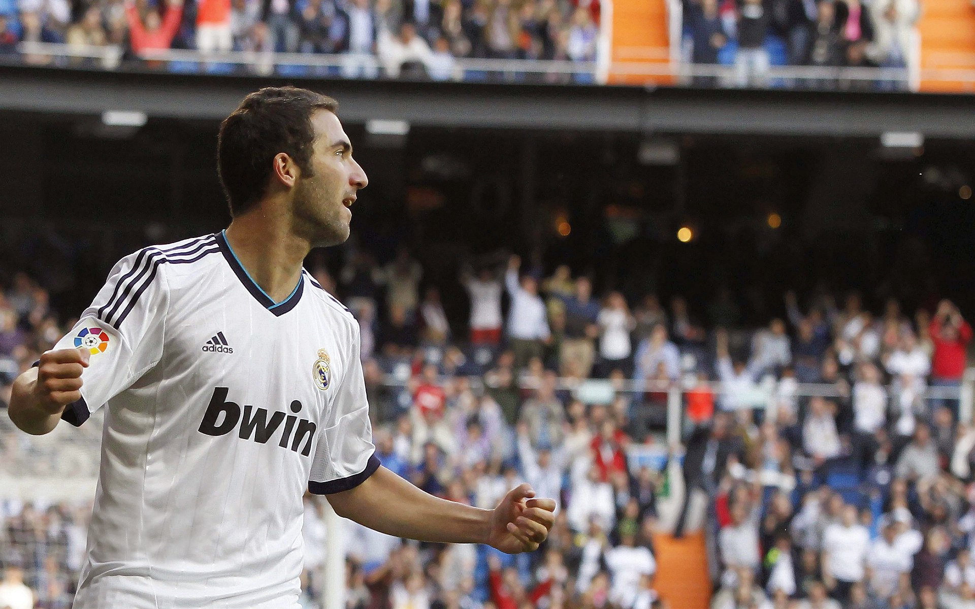 冷雨夜，异国战袍下的火焰，林高远与葡萄牙队的破冰之战